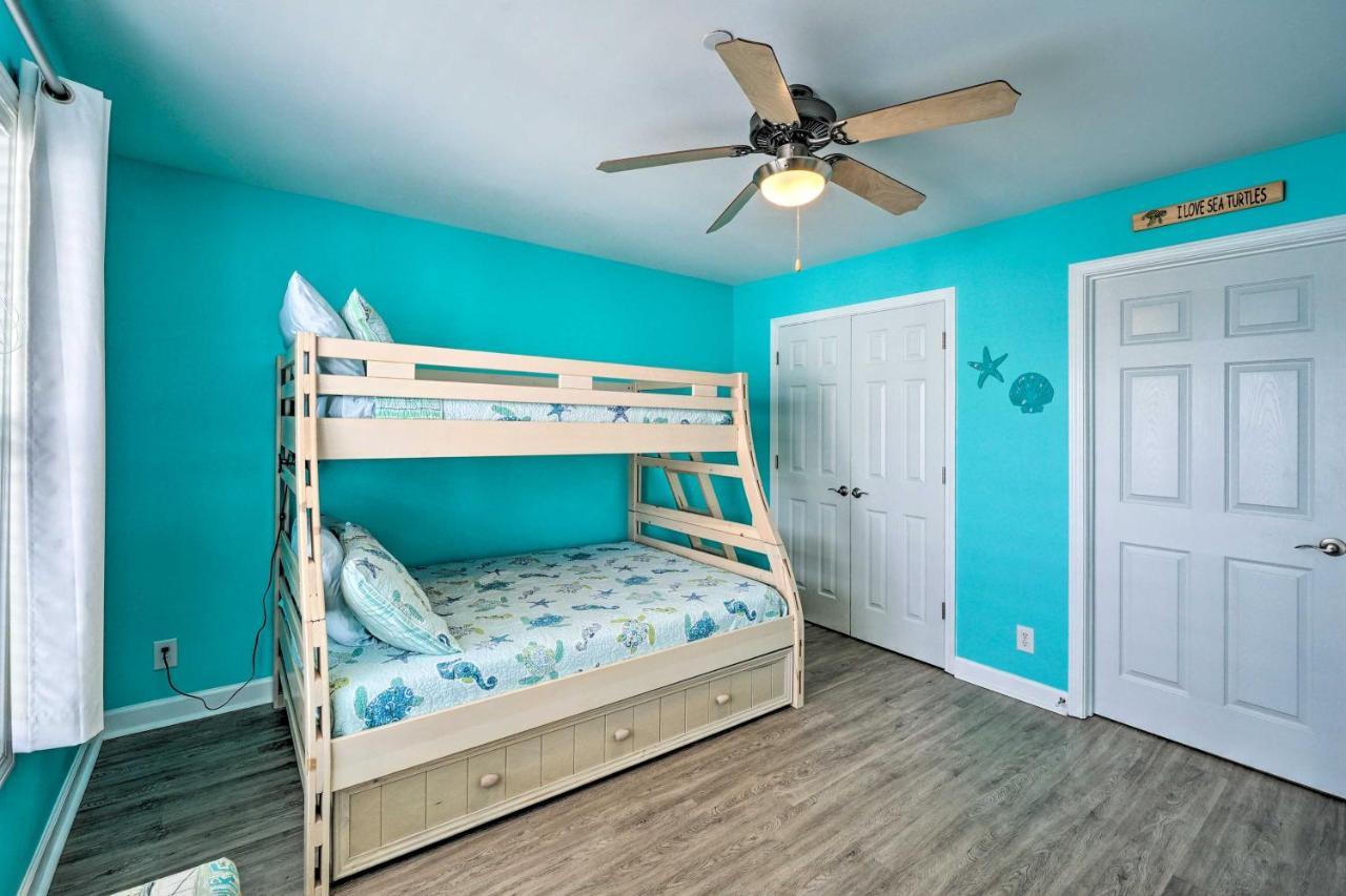 Ocean-View Oak Island Condo, 1 Block To Beach! Exterior foto