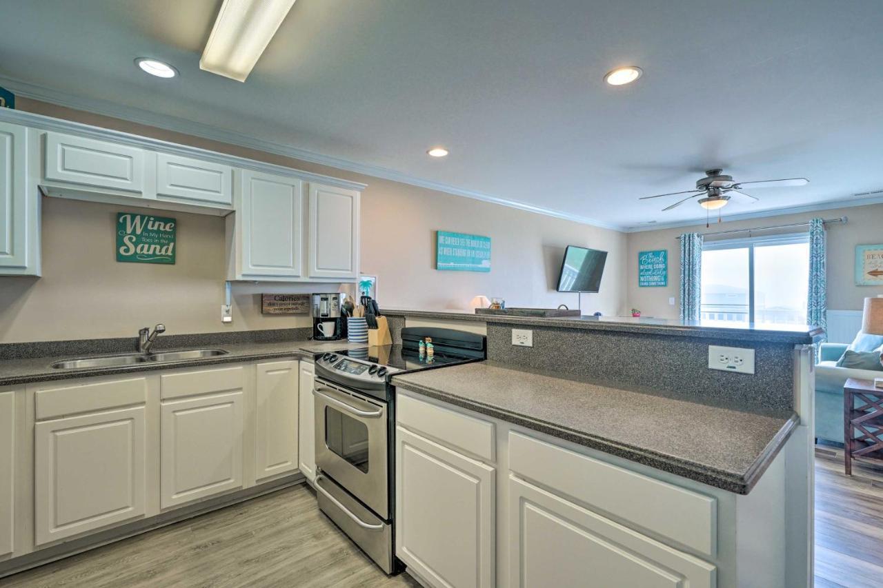 Ocean-View Oak Island Condo, 1 Block To Beach! Exterior foto