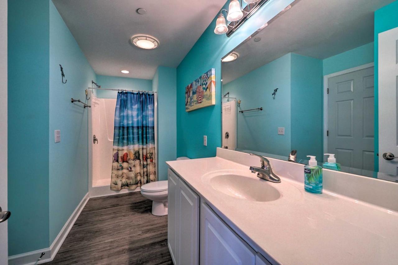 Ocean-View Oak Island Condo, 1 Block To Beach! Exterior foto